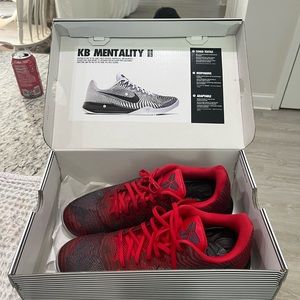 Nike KB mentality size 10, brand new tried on once but did not fit.
